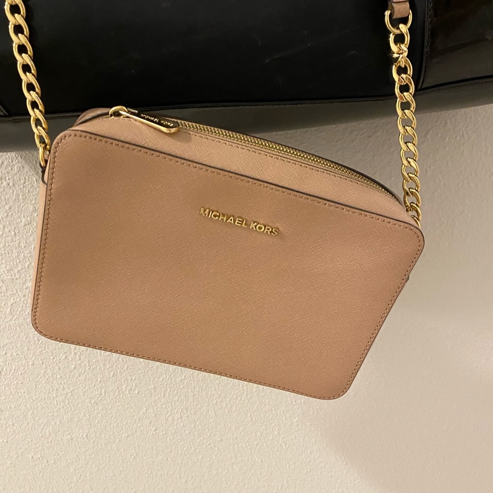 I am selling my michael kors cross- body bag